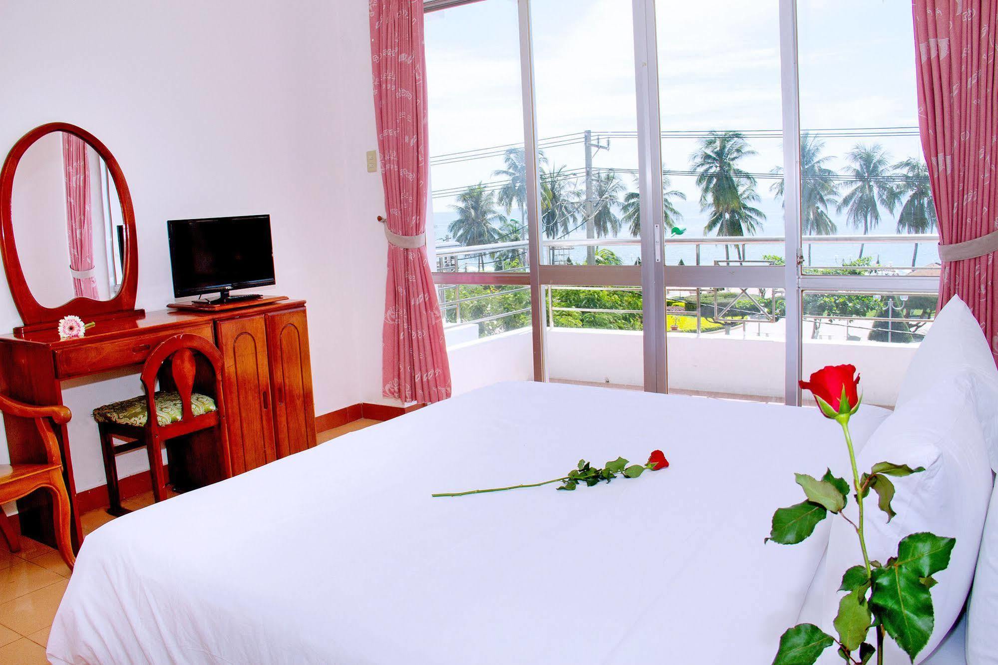 Hotel Aurora Nha Trang Esterno foto