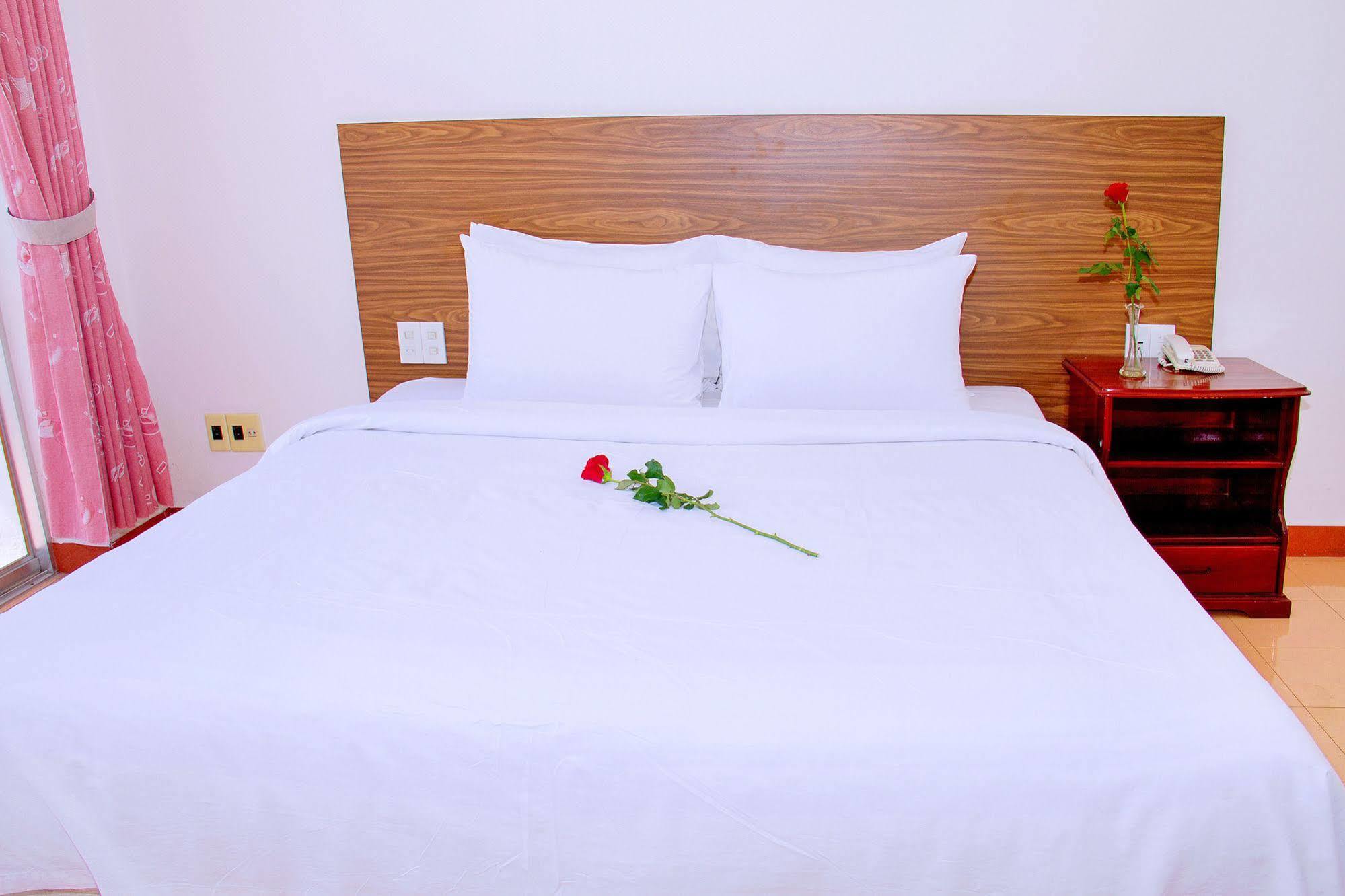Hotel Aurora Nha Trang Esterno foto