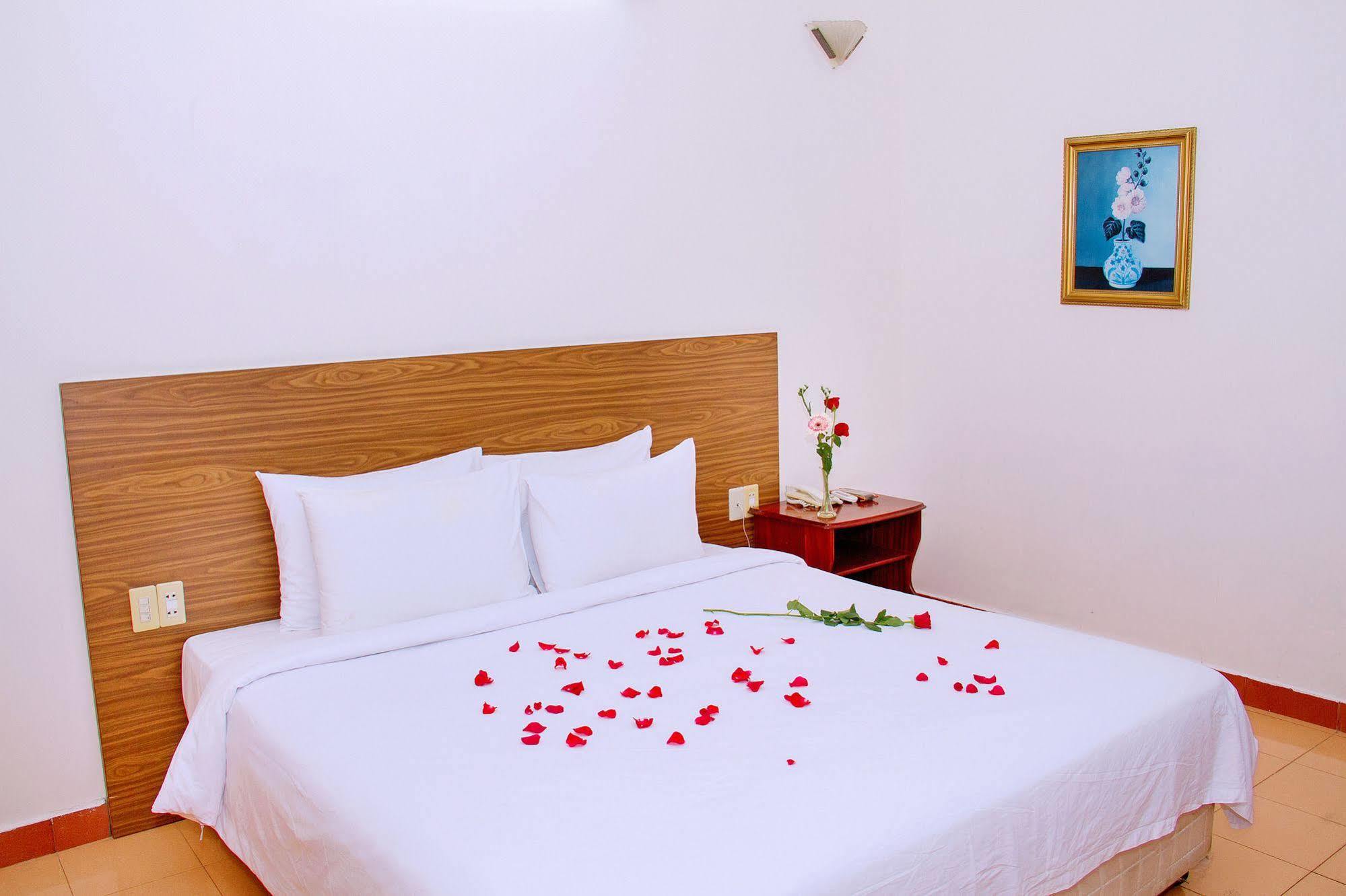 Hotel Aurora Nha Trang Esterno foto